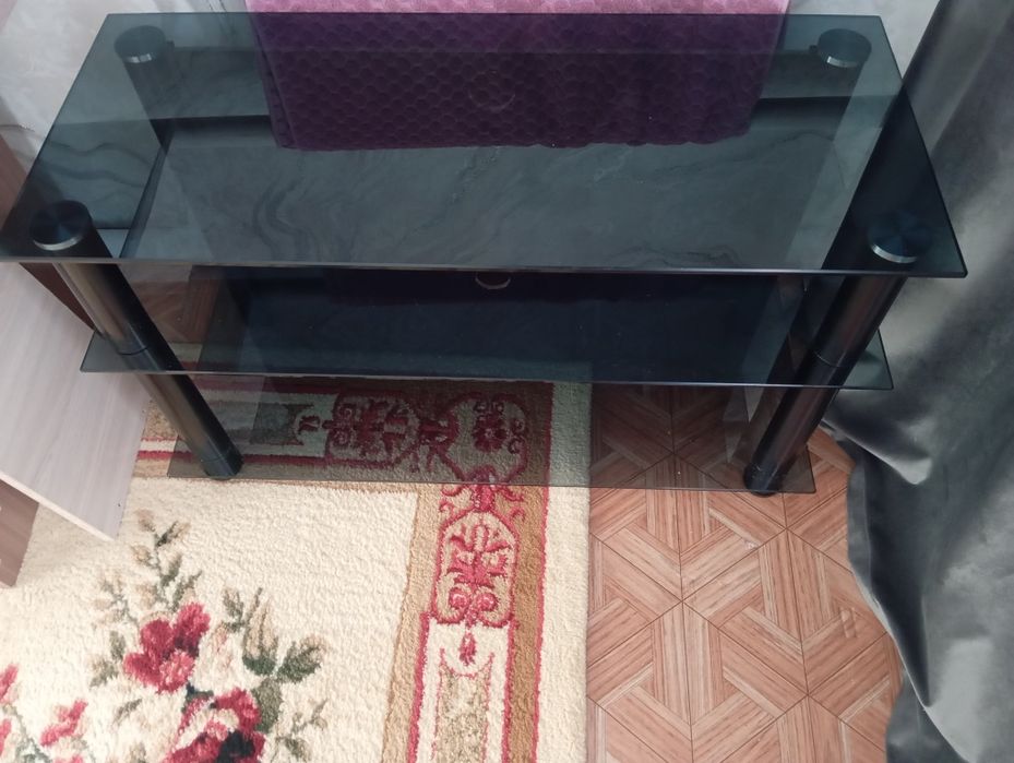 Продам столик для телевизора