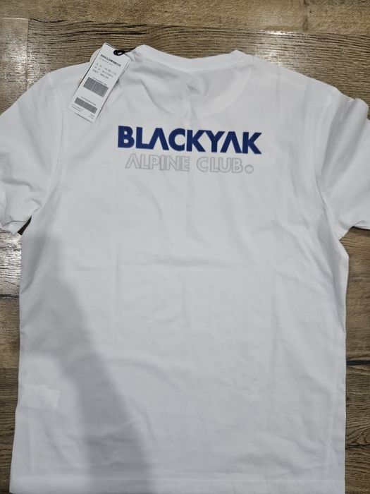 Футболки М размер качества отличный привезена из Кореи