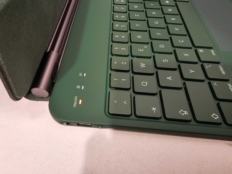 Husă cu Tastatură și Trackpad T89 Magic pentru iPad | Conexiune Bluetooth | Verde