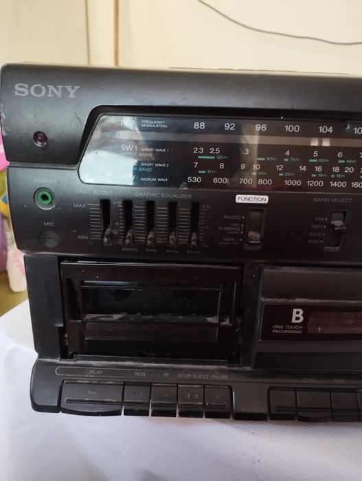 Магнитофон sony работает