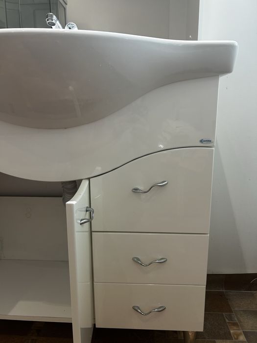 Vand chiuveta  cu dulap, oglinda cu dulapior