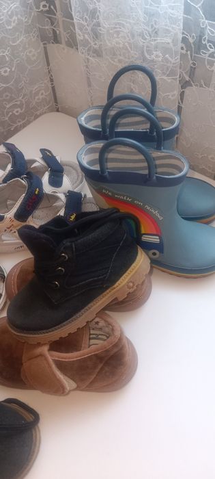Отдам вещи и обувь на мальчика