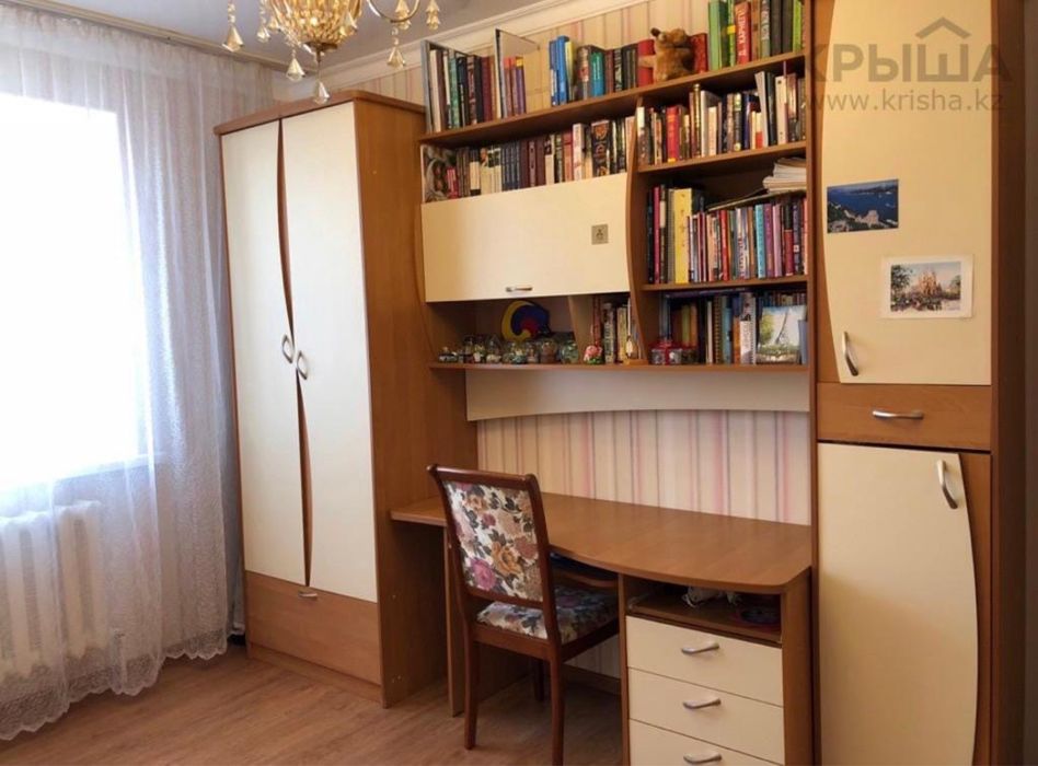 Письменный стол, шкаф, книжные полки