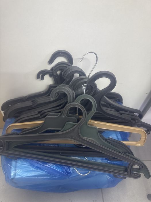 Продам вешалки разные . Маникены