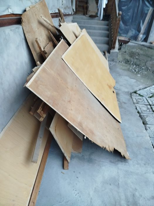 Фанер сотилади .