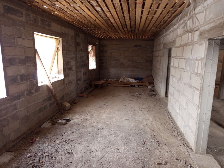 Продам дом не достроены