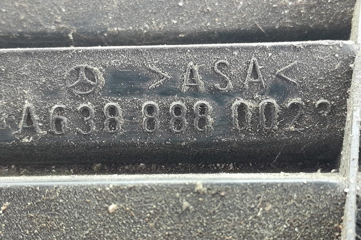 Grila fata a6388880023 Mercedes Benz Vito W638 (1996 - 2003)