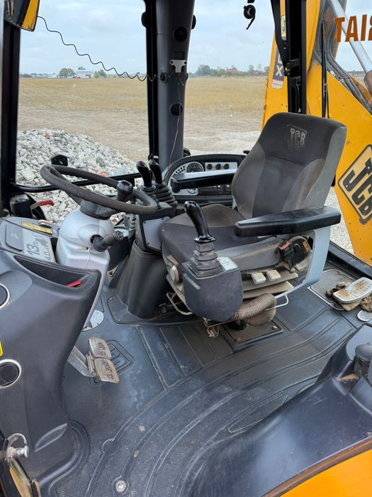 Buldoexcavator JCB 3CX