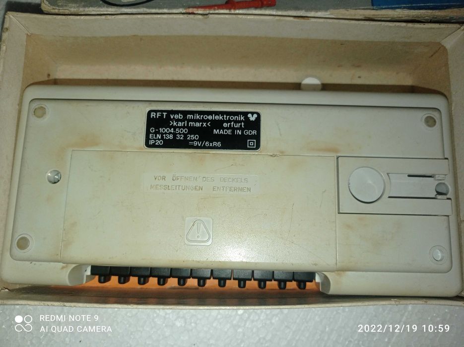 Цифров мултиметър