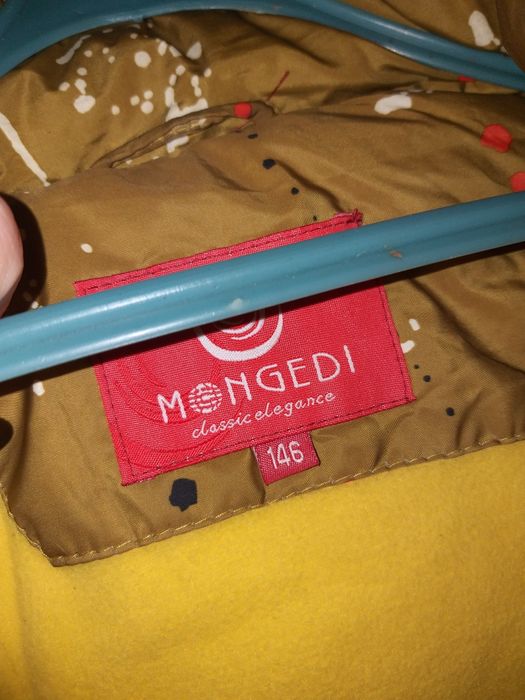 Продам зимний б/у пуховик на девочку.