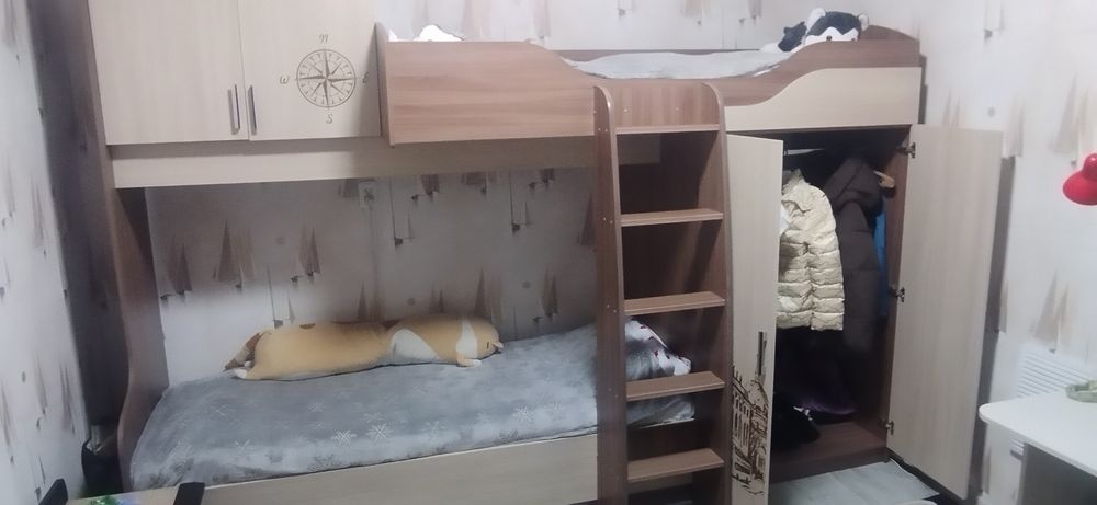 Продам двухъяруснаую кровать.