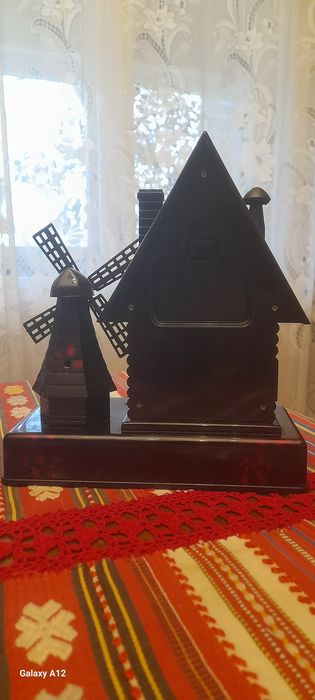 Ceas, cutie muzicală casa cu moara de vant