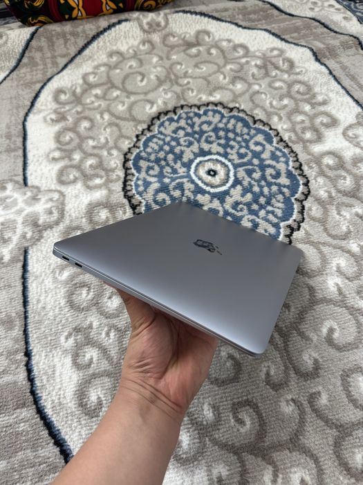 MacBook Air M1 ideal holatda