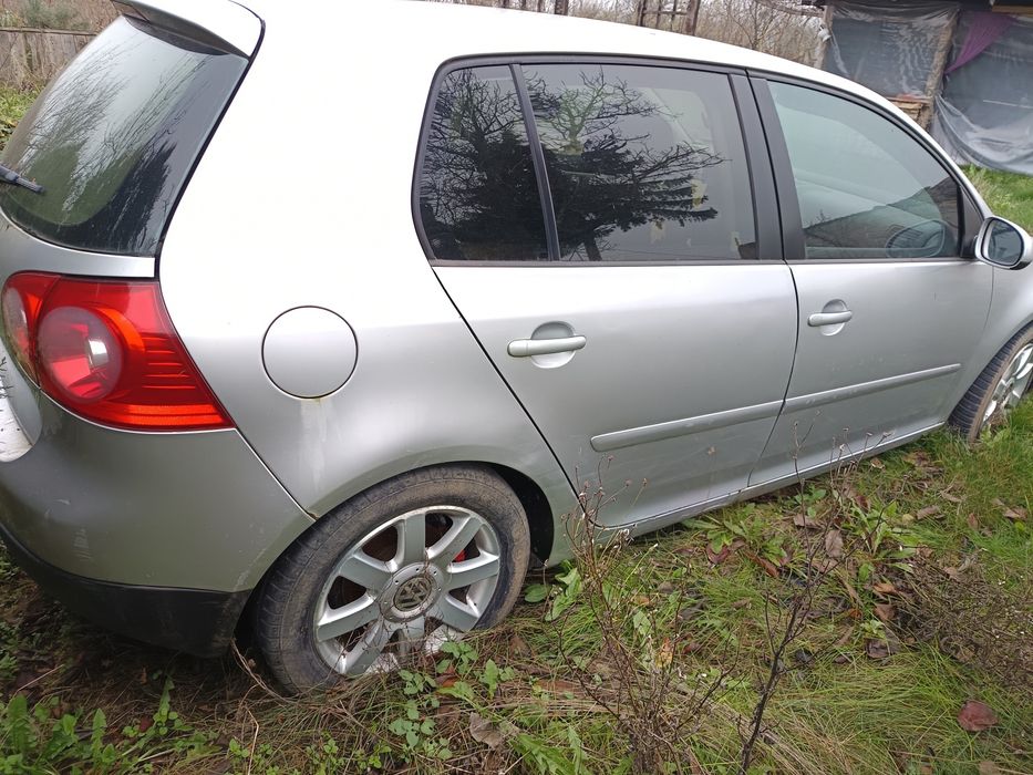 Продавам WV GOLF 1.6FSI benzin