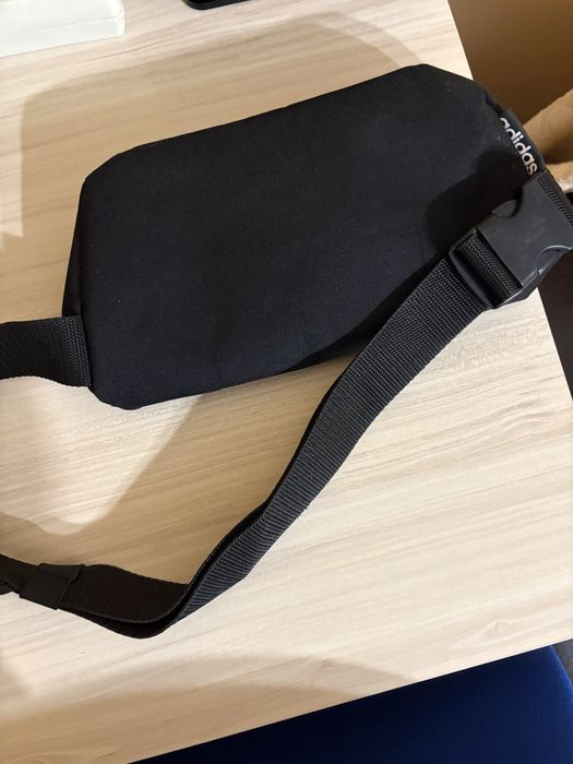 adidas малка чантичка