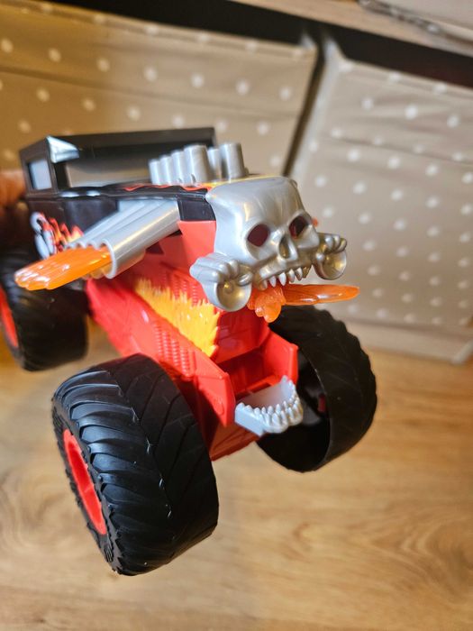 Hot Wheels set Spider + masina Boneshaker