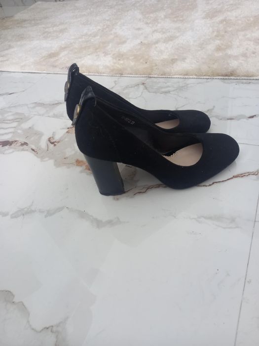 Черни токчета велурени