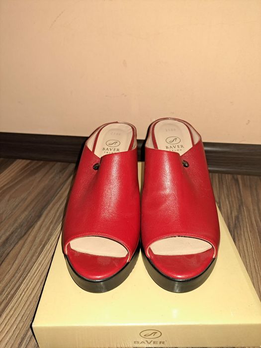 Новые шлепки кожанные фирмы Бавер, размер 39.