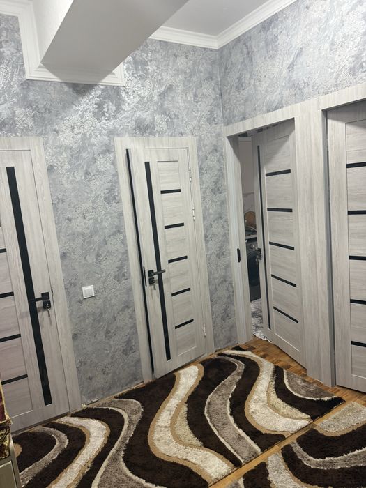 Gishtli uydan 2 xonali shinam kvartira sotiladi, 78 m², Evroremont