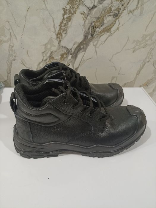 Продаю рабочии ботинки