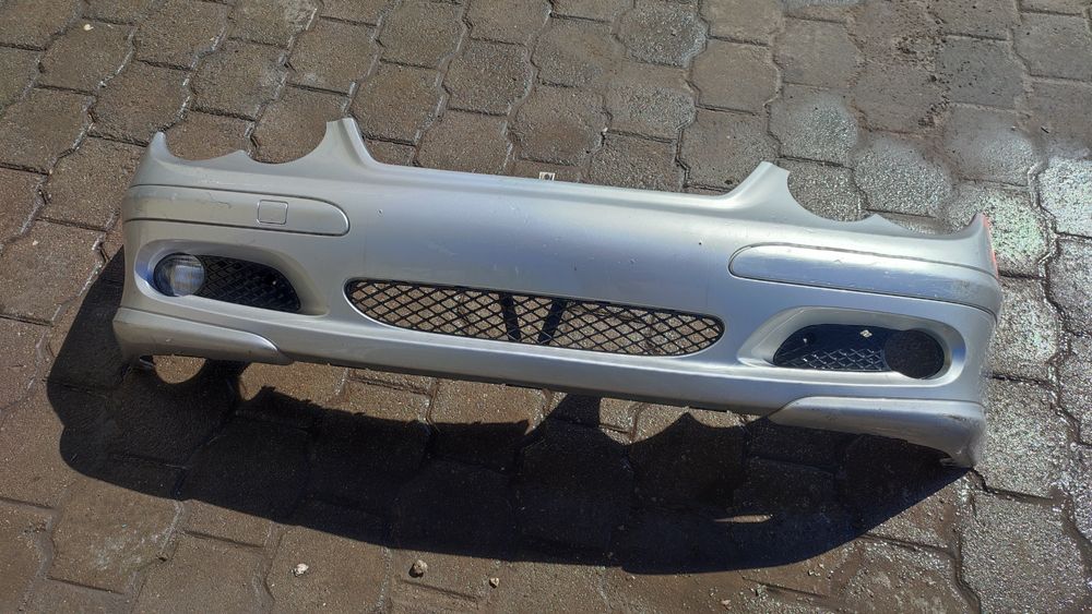 Передний бампер на Мерседес 203