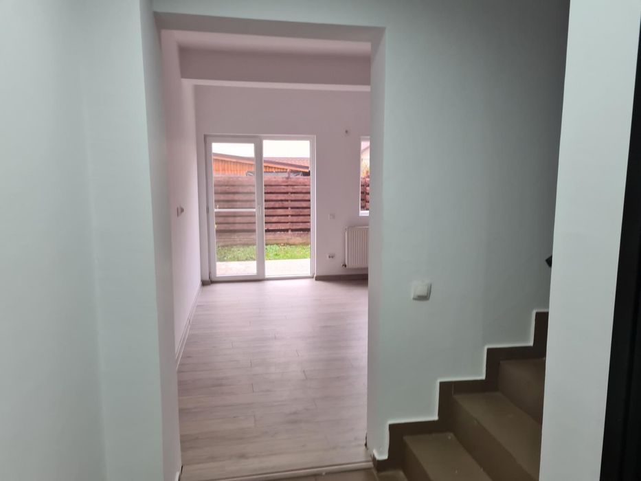 Ofer spre inchiriere casa