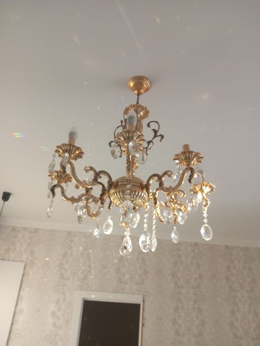 Продам люстру 8 рожков