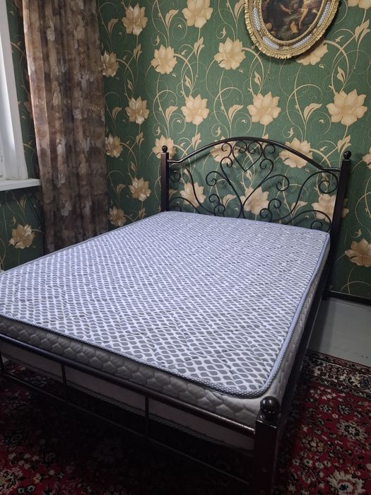 Продам кровать железная 140/190 полуторка  лёгкая не тяжёлая.. удобная