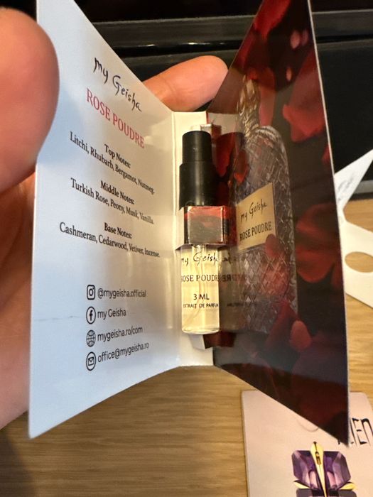 Vând parfum dupe Valaya, Mistique Bouque Mostre parfum Placa de paPhilips BHS674 sau schimb cu perie rotativa