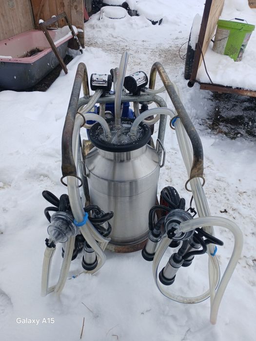 Vând aparat de muls vaci