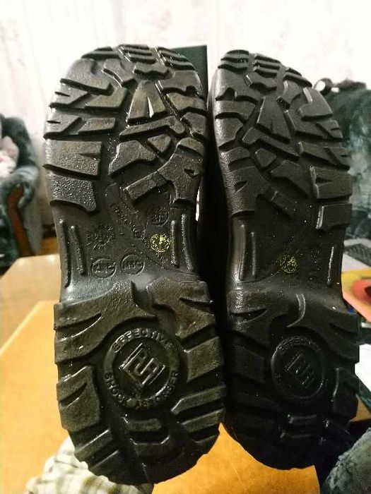 Продам рабочие ботинки