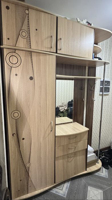 стенка в коридоре