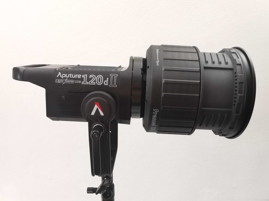Aputure Fresnel 2X френелова леща (Spot) за осветления с Bowens монтаж