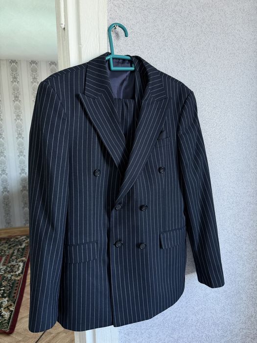 Мужской костюм-тройка в полоску, классический