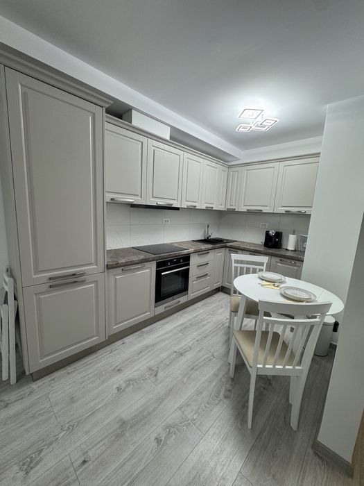 Inchiriez apartament cu 2 camere, complex Avanera