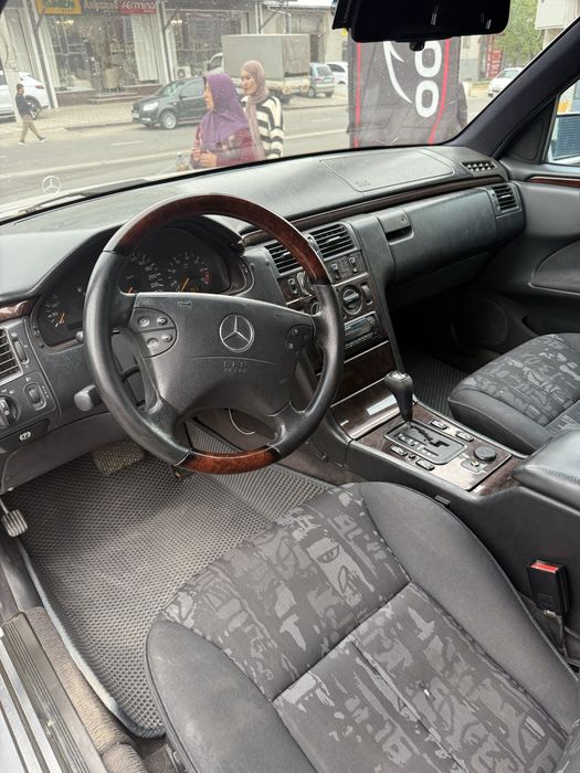 Mercedes Benz W210. Avtomat. Propan.  1996 yil.