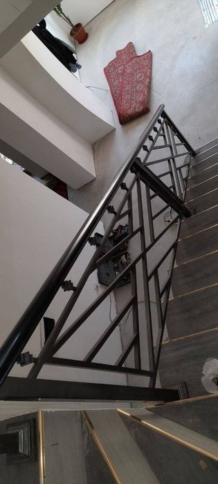 Перила для вашего дома в стиле хай-тек