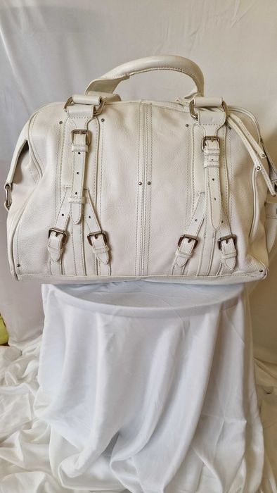 Бяла чанта от естествена кожа