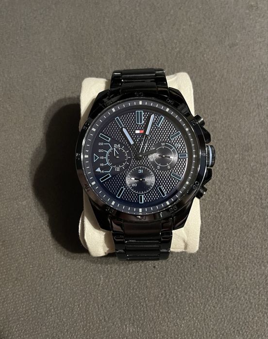 Часовник Tommy Hilfiger и Fossil FS4552IE (двата общо 220лв.)