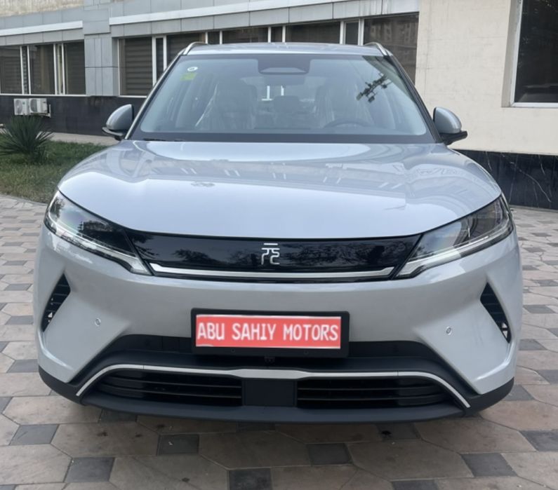 BYD Yuan up Avtosalonda