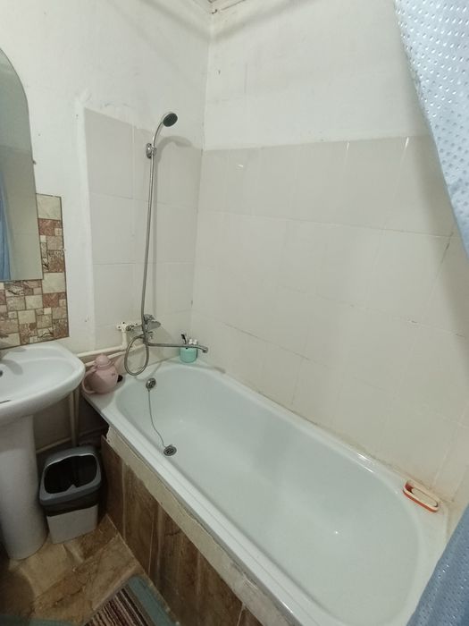 Продам 1 комнатную окт в районе школьника