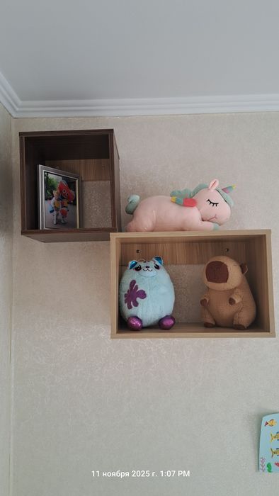 2 угловых шкафа и 2 полки настенные