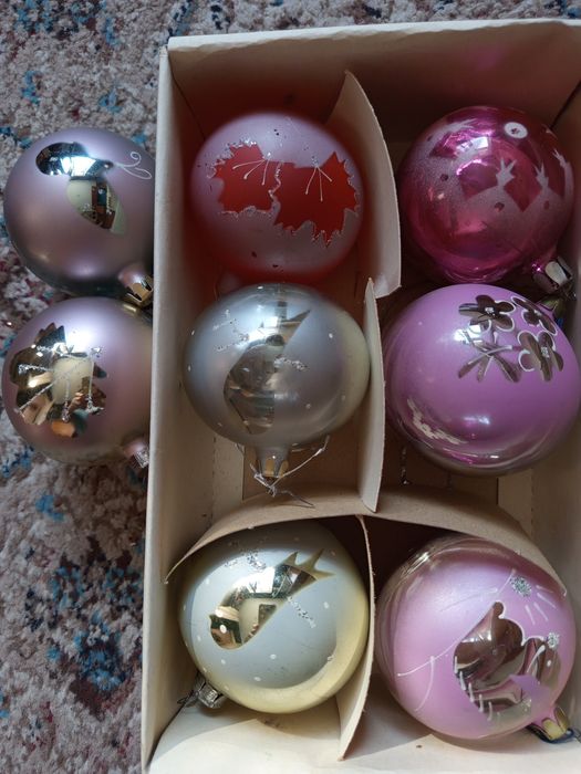 Продам советские елочные игрушки СССР шары и другие по 30000  за штуку