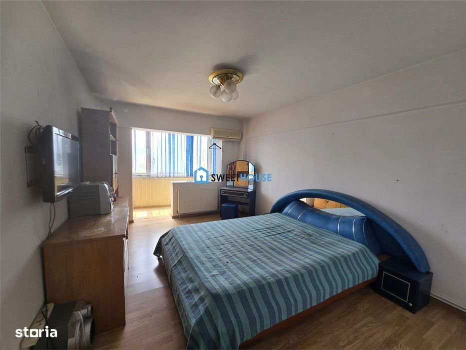 Apartament decomandat cu 3 camere, 2 bai si 3 balcoane  Str. Tabacari,