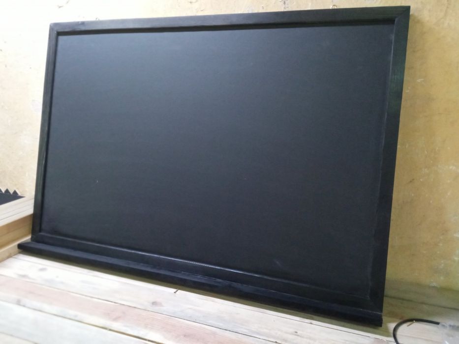 Черни дъски за писане с тебешир различни размери.