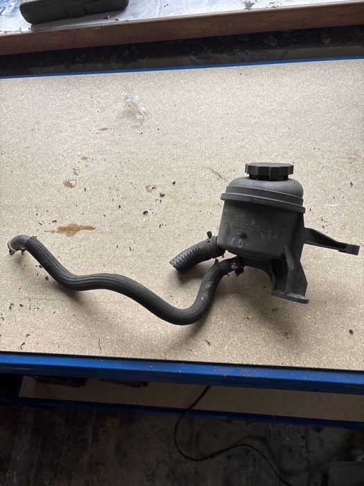 Казанче хидравлика за мерцедес Ц класа