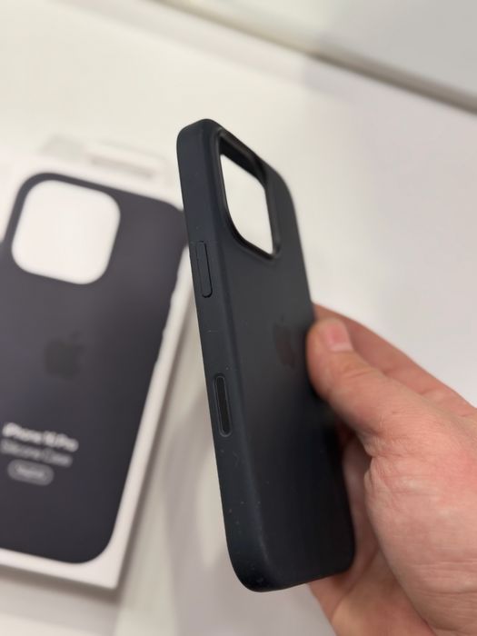 Оригинален кеис и протектор за iphone 16 pro