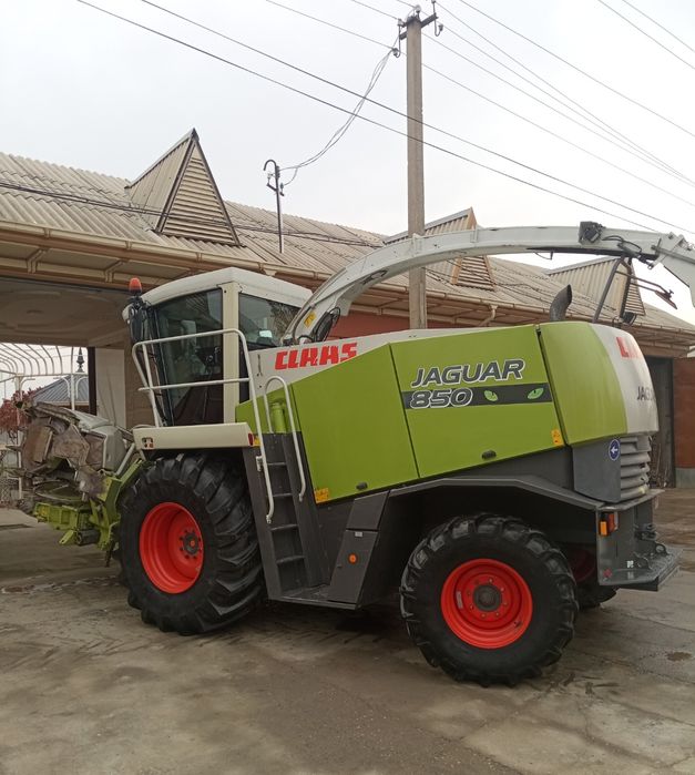 Комбайн ягуар 850 сотилади.