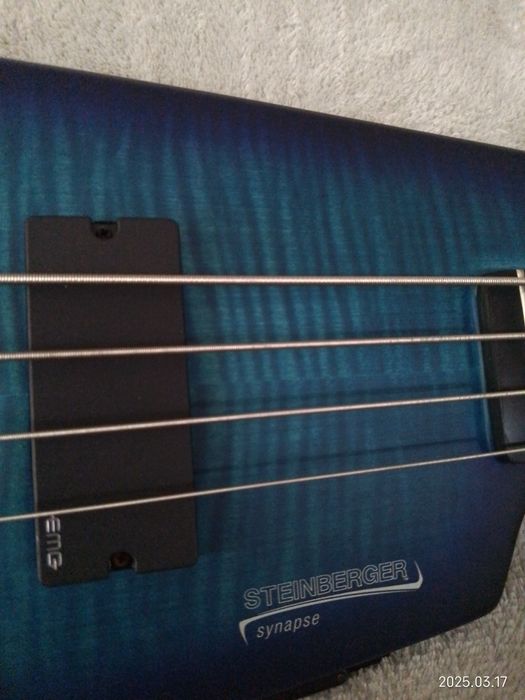 Chitară Bass și stație Roland micro cube RX.