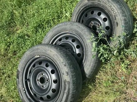 Продаётся 3 диска с балконами R15